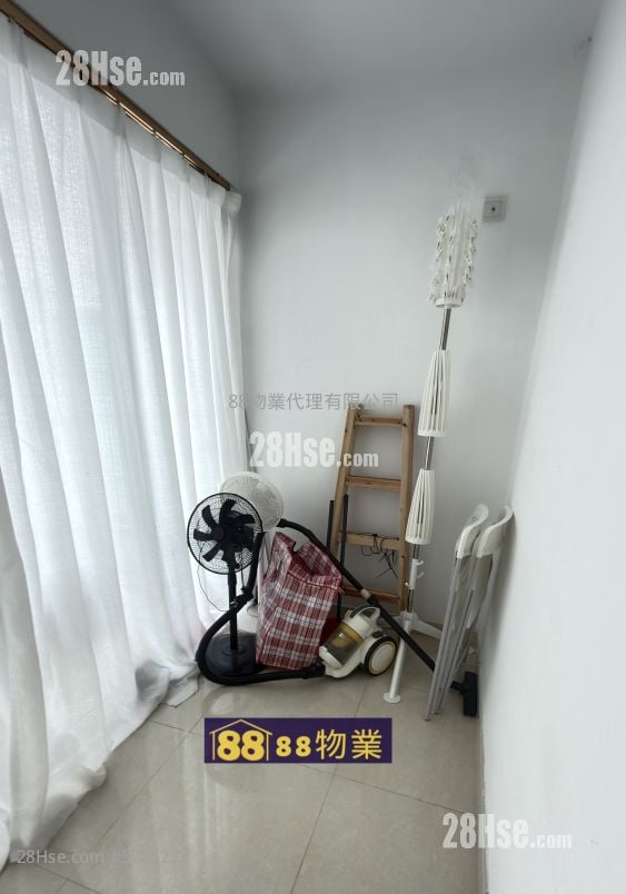 村屋 租盘 4 房 , 3 浴室 1,400 平方尺