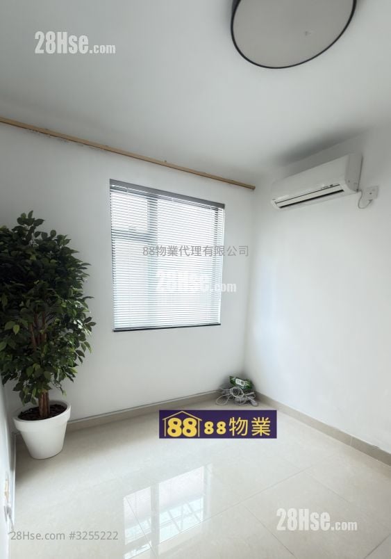 村屋 租盘 4 房 , 3 浴室 1,400 平方尺