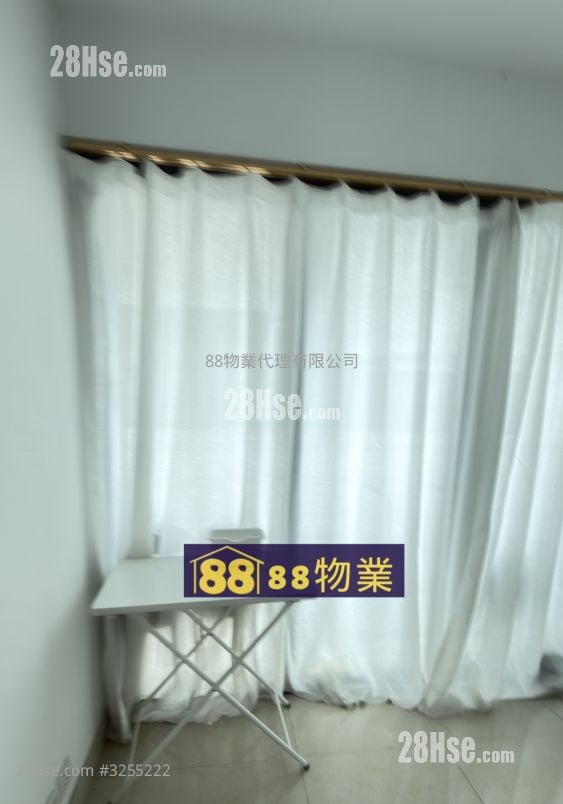 村屋 租盘 4 房 , 3 浴室 1,400 平方尺