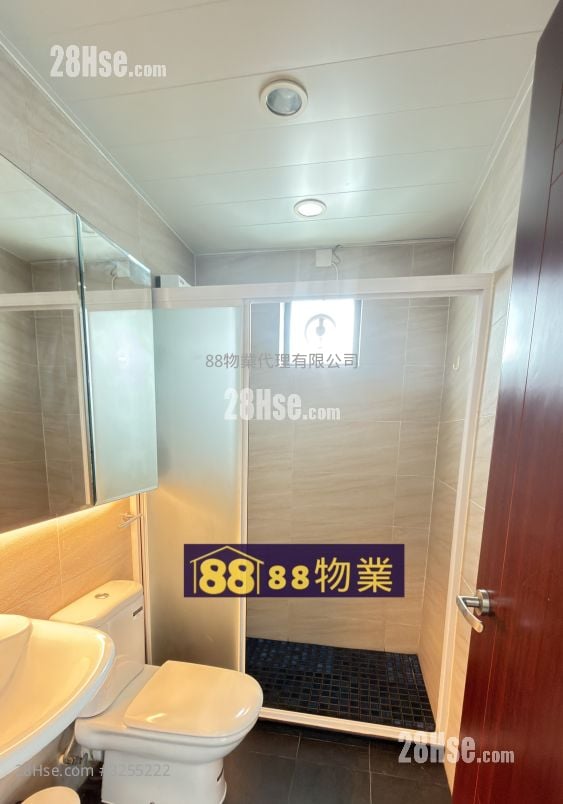 村屋 租盘 4 房 , 3 浴室 1,400 平方尺