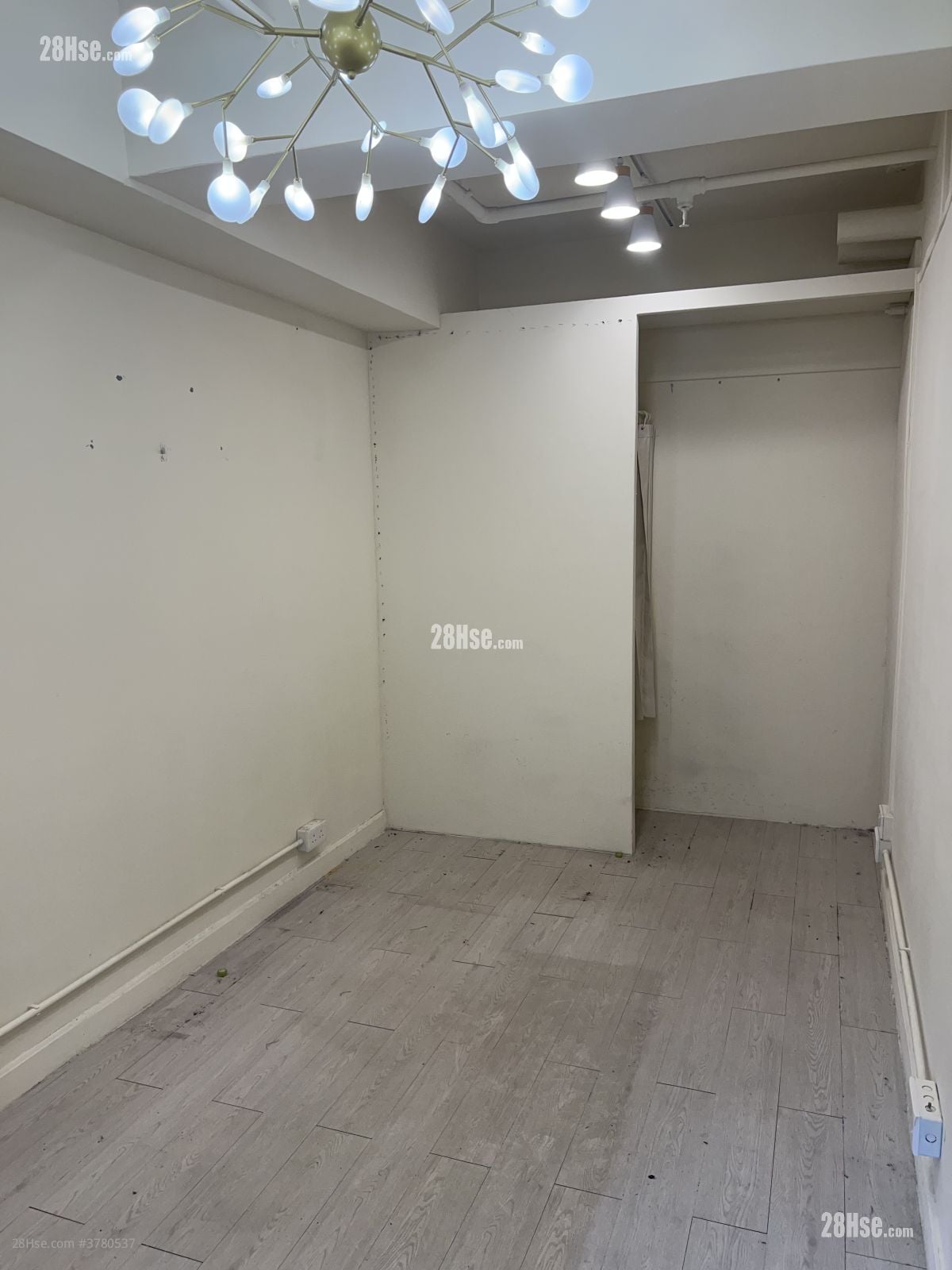 利时商业大厦 租盘 113 平方尺