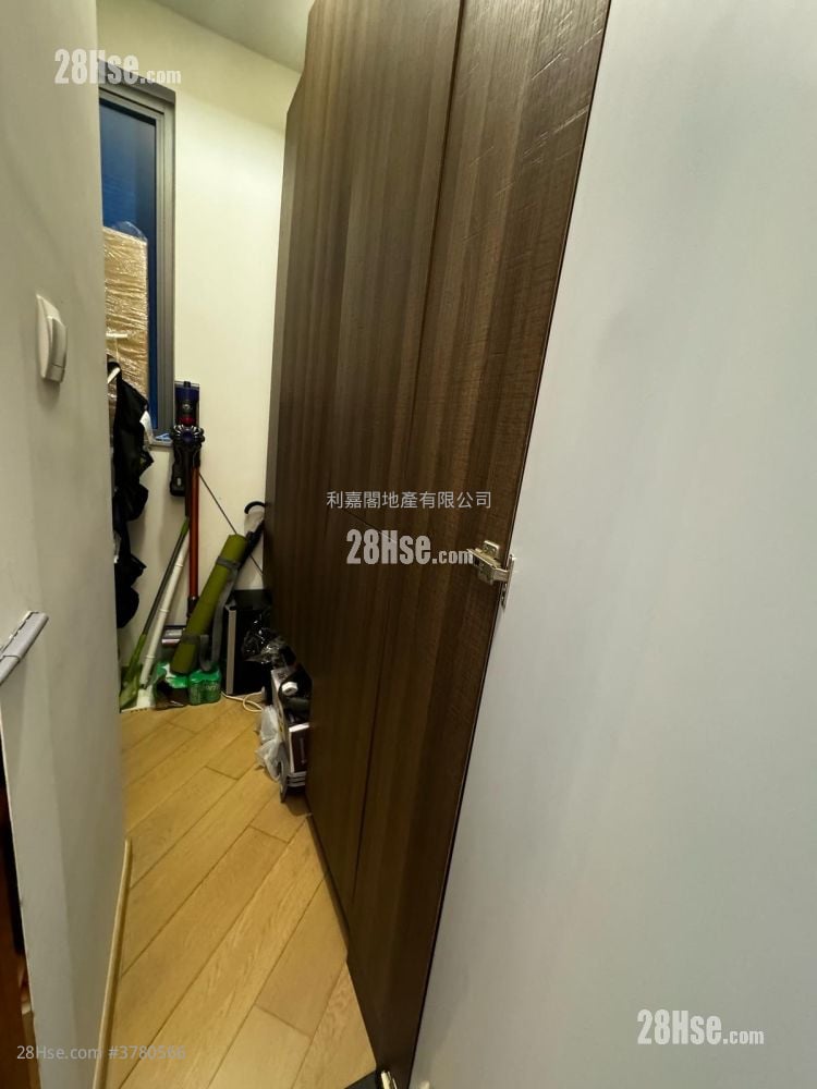 Novum West Sell 2 Bedrooms , 1 Bathroom 540 ft²