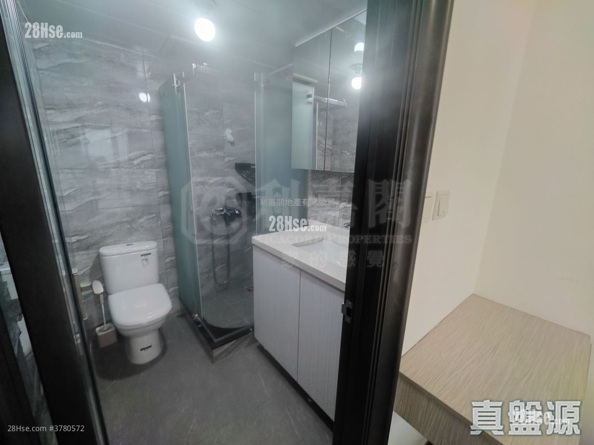 Vianni Cove Rental 693 ft²