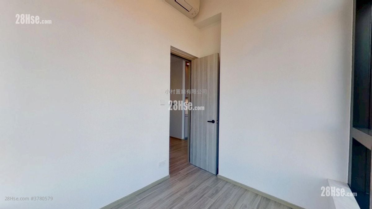 master room: The Unit Soho Rental 2 Bedrooms , 1 Bathroom 409 ft²
