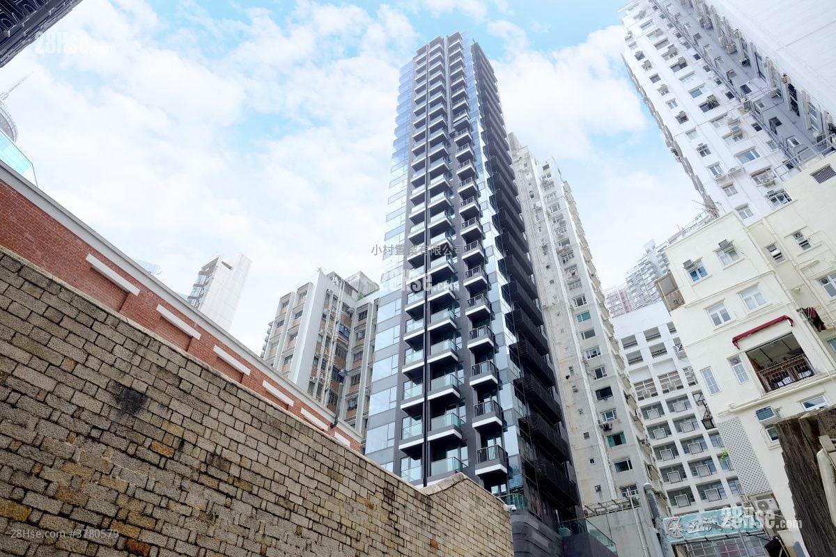 building outlook: The Unit Soho Rental 2 Bedrooms , 1 Bathroom 409 ft²