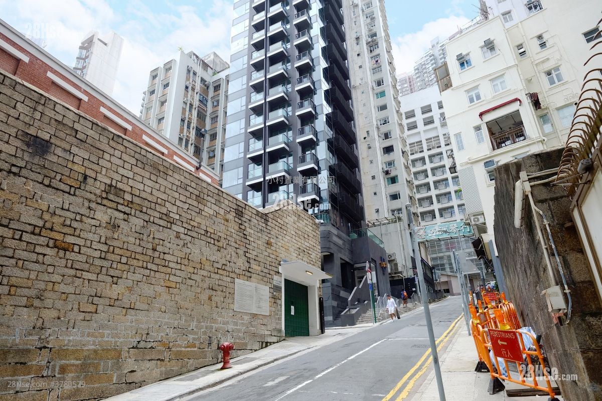 building outlook: The Unit Soho Rental 2 Bedrooms , 1 Bathroom 409 ft²