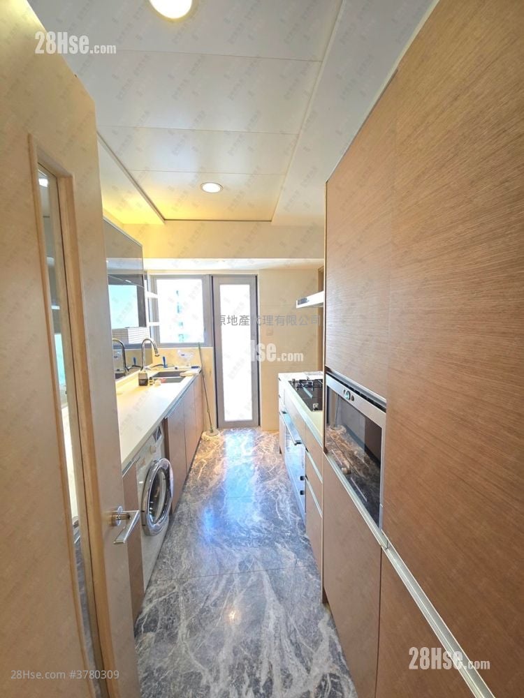 The Latitude Sell 4 Bedrooms , 2 Bathrooms 1,036 ft²