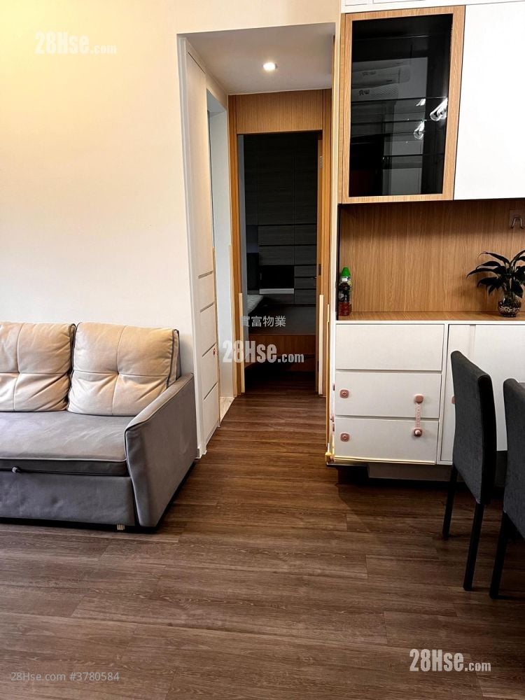 The Regent Rental 2 Bedrooms , 1 Bathroom 529 ft²