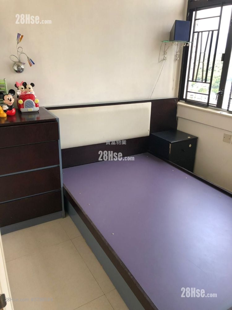 Tak Nga Court Sell 3 Bedrooms , 1 Bathroom 489 ft²