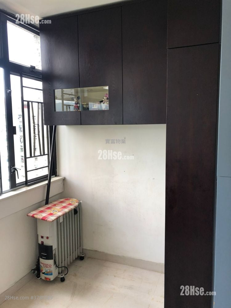 Tak Nga Court Sell 3 Bedrooms , 1 Bathroom 489 ft²