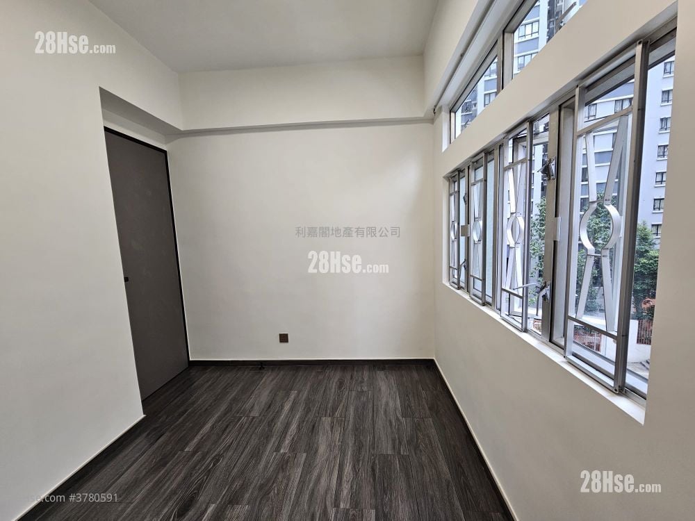 Fook Sing Court Sell 2 Bedrooms , 1 Bathroom 474 ft²