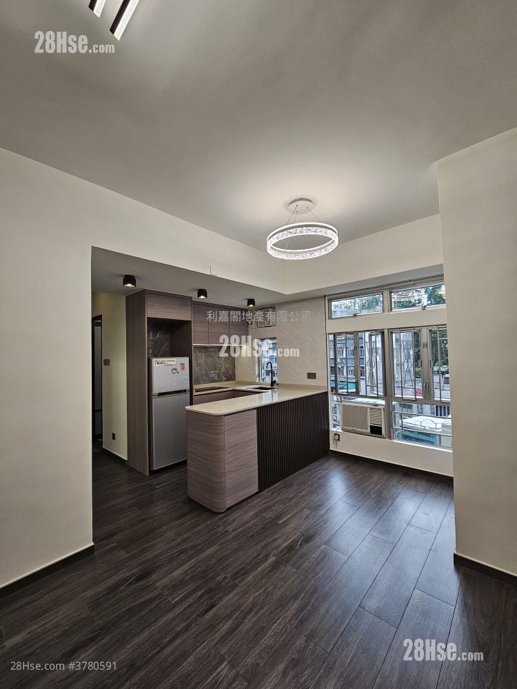 Fook Sing Court Sell 2 Bedrooms , 1 Bathroom 474 ft²