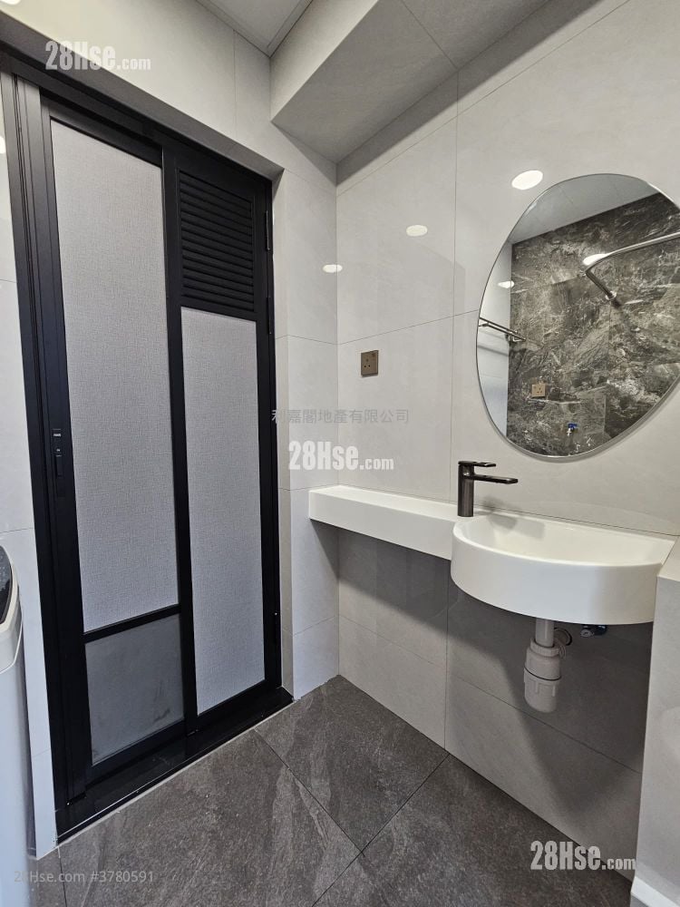 Fook Sing Court Sell 2 Bedrooms , 1 Bathroom 474 ft²