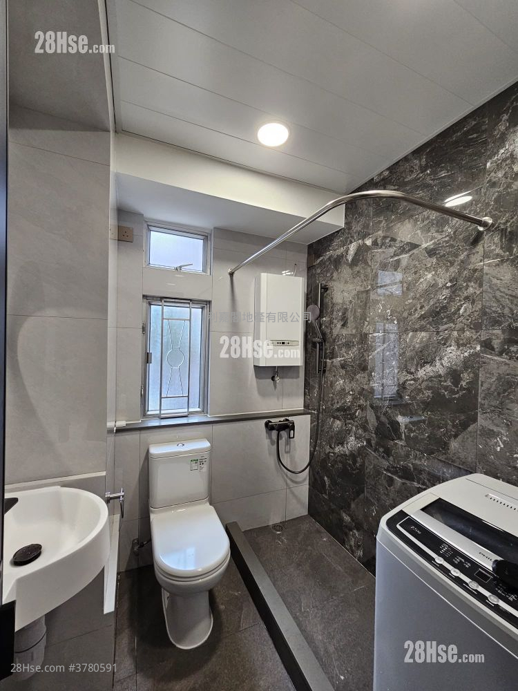 Fook Sing Court Sell 2 Bedrooms , 1 Bathroom 474 ft²