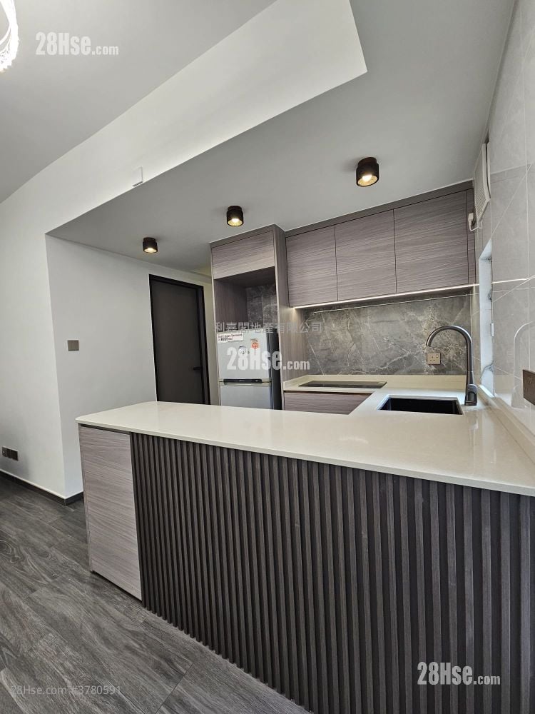 Fook Sing Court Sell 2 Bedrooms , 1 Bathroom 474 ft²