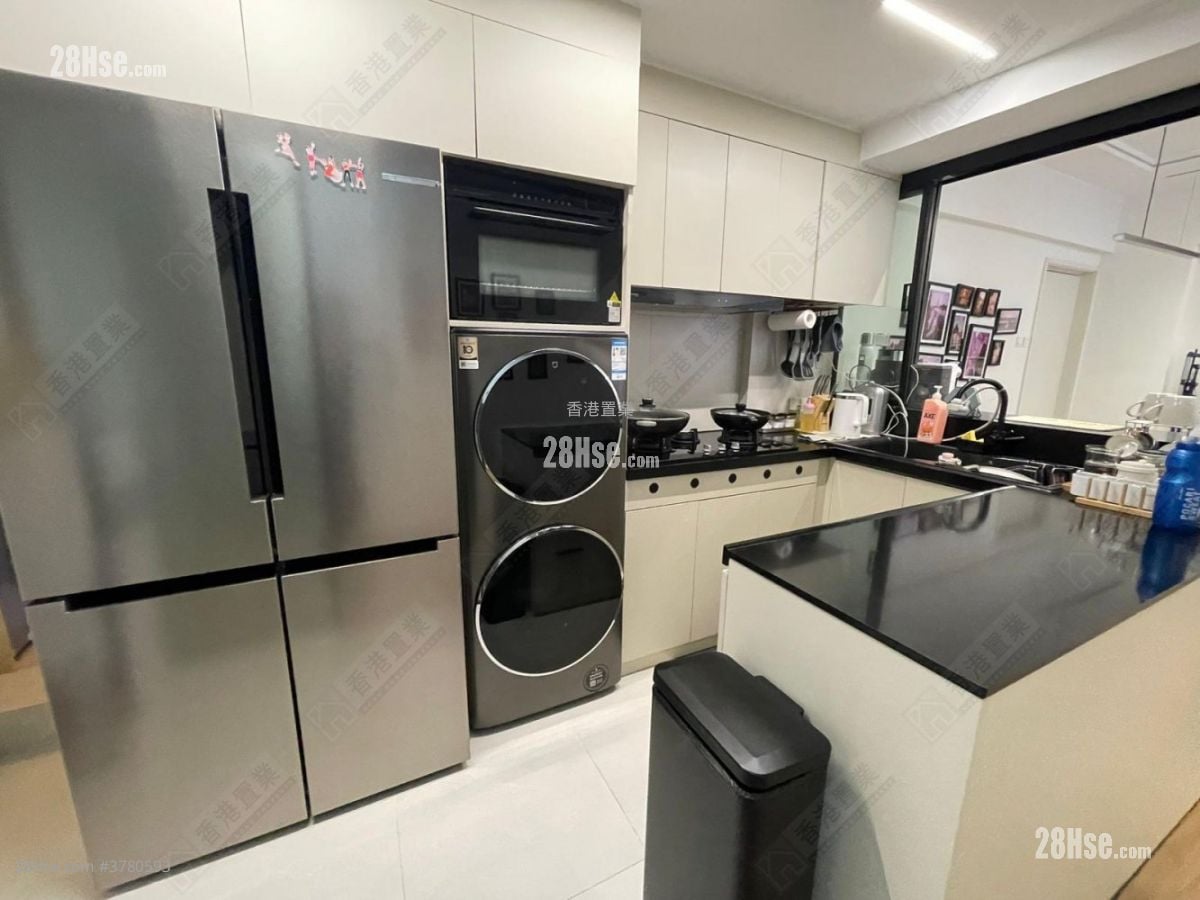 山光楼 售盘 3 房 964 平方尺