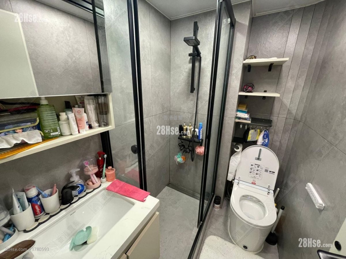 山光楼 售盘 3 房 964 平方尺