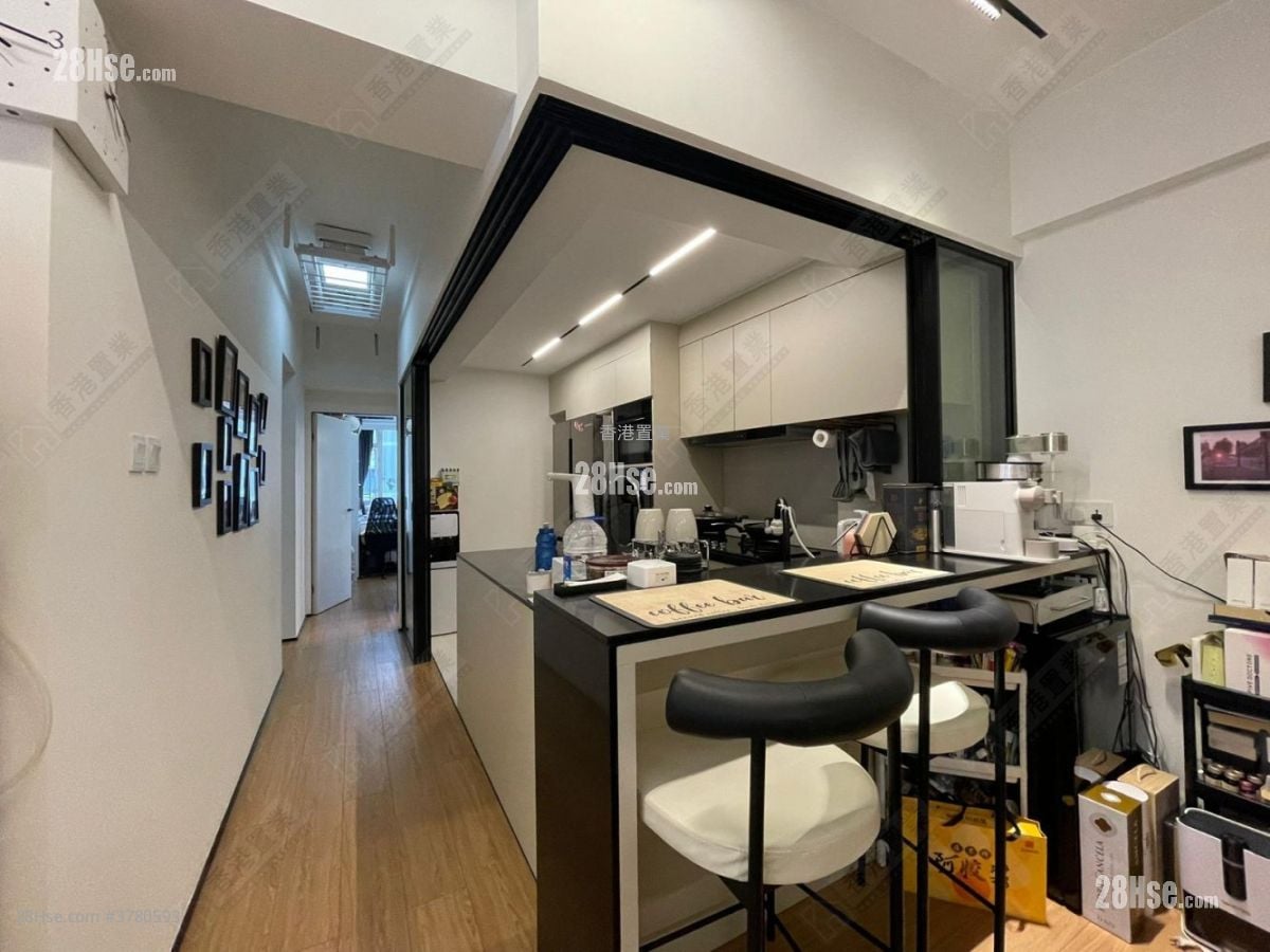 山光楼 售盘 3 房 964 平方尺