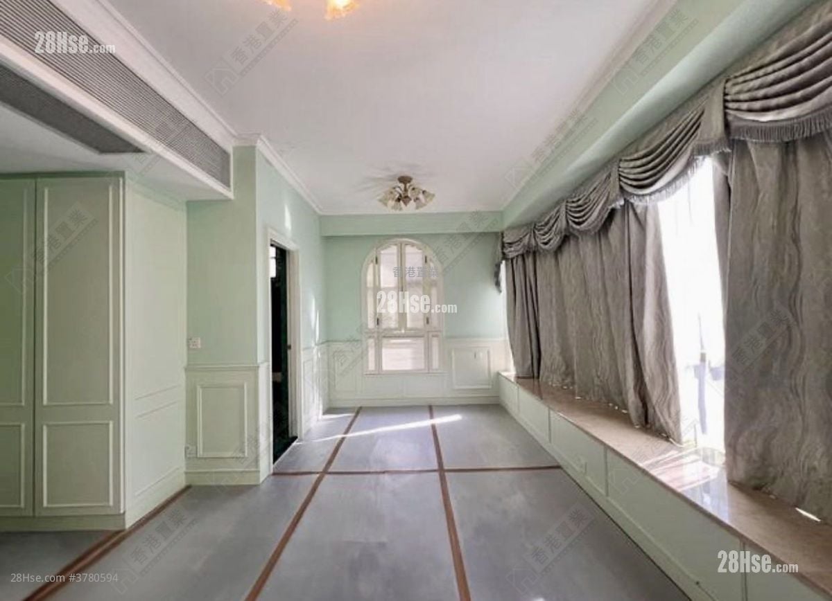 Repulse Bay Heights Sell 3 Bedrooms , 5+ Bathrooms 2,128 ft²