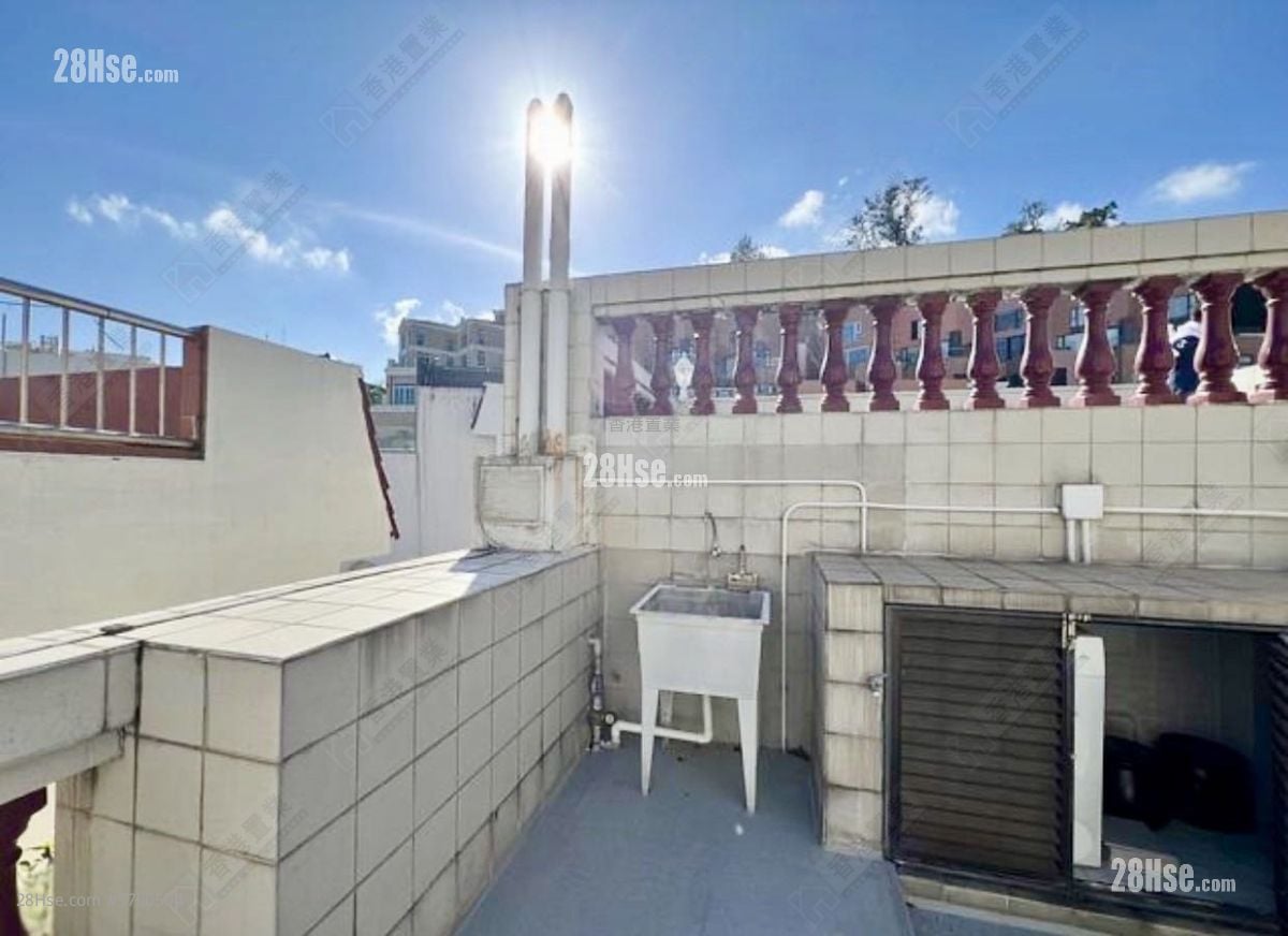 Repulse Bay Heights Sell 3 Bedrooms , 5+ Bathrooms 2,128 ft²