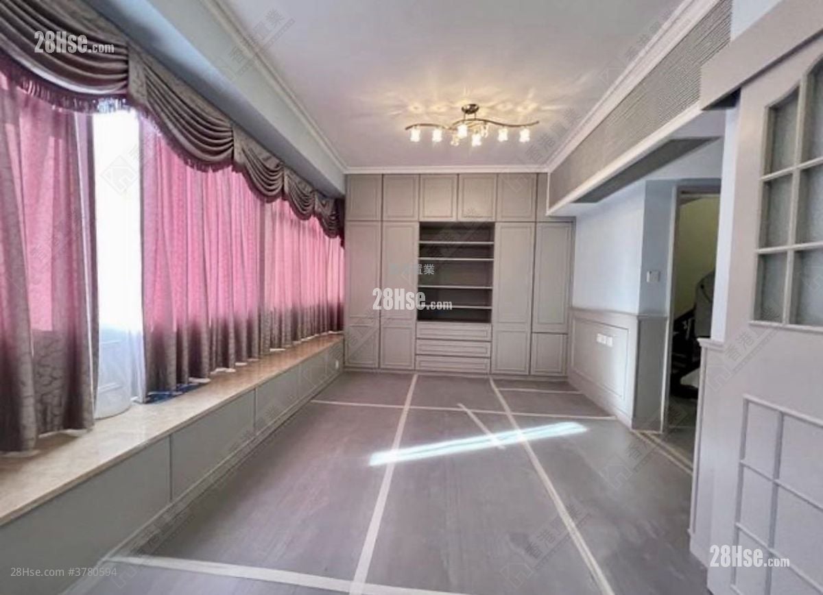 Repulse Bay Heights Sell 3 Bedrooms , 5+ Bathrooms 2,128 ft²