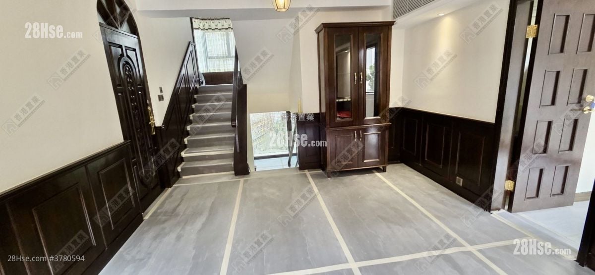 Repulse Bay Heights Sell 3 Bedrooms , 5+ Bathrooms 2,128 ft²