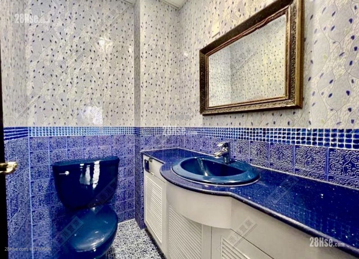 Repulse Bay Heights Sell 3 Bedrooms , 5+ Bathrooms 2,128 ft²