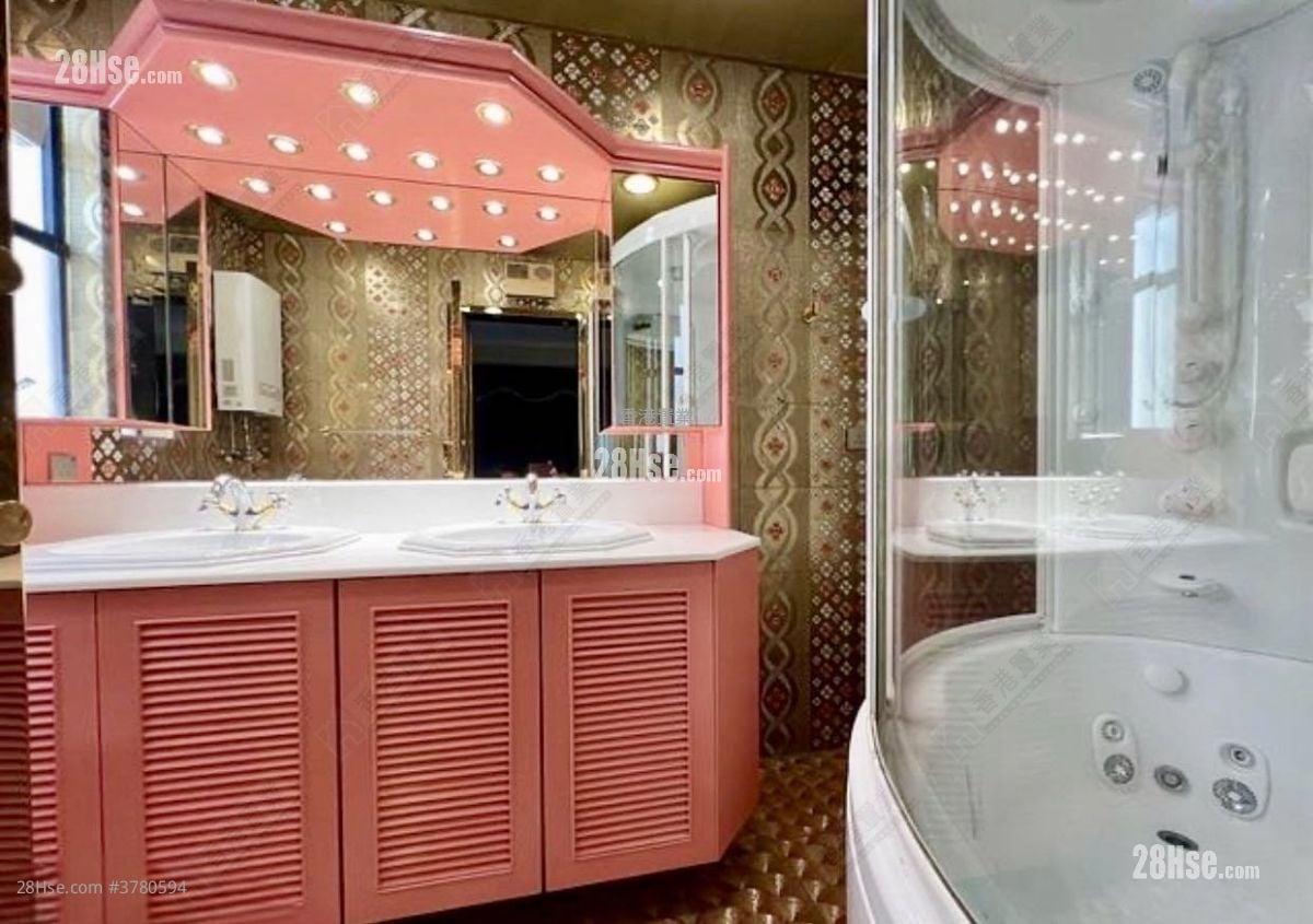 Repulse Bay Heights Sell 3 Bedrooms , 5+ Bathrooms 2,128 ft²