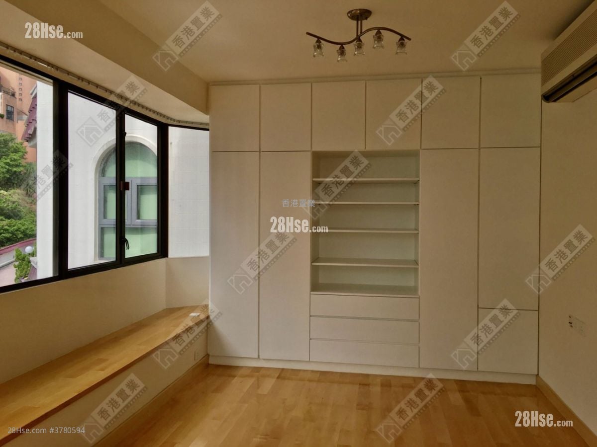 Repulse Bay Heights Sell 3 Bedrooms , 5+ Bathrooms 2,128 ft²