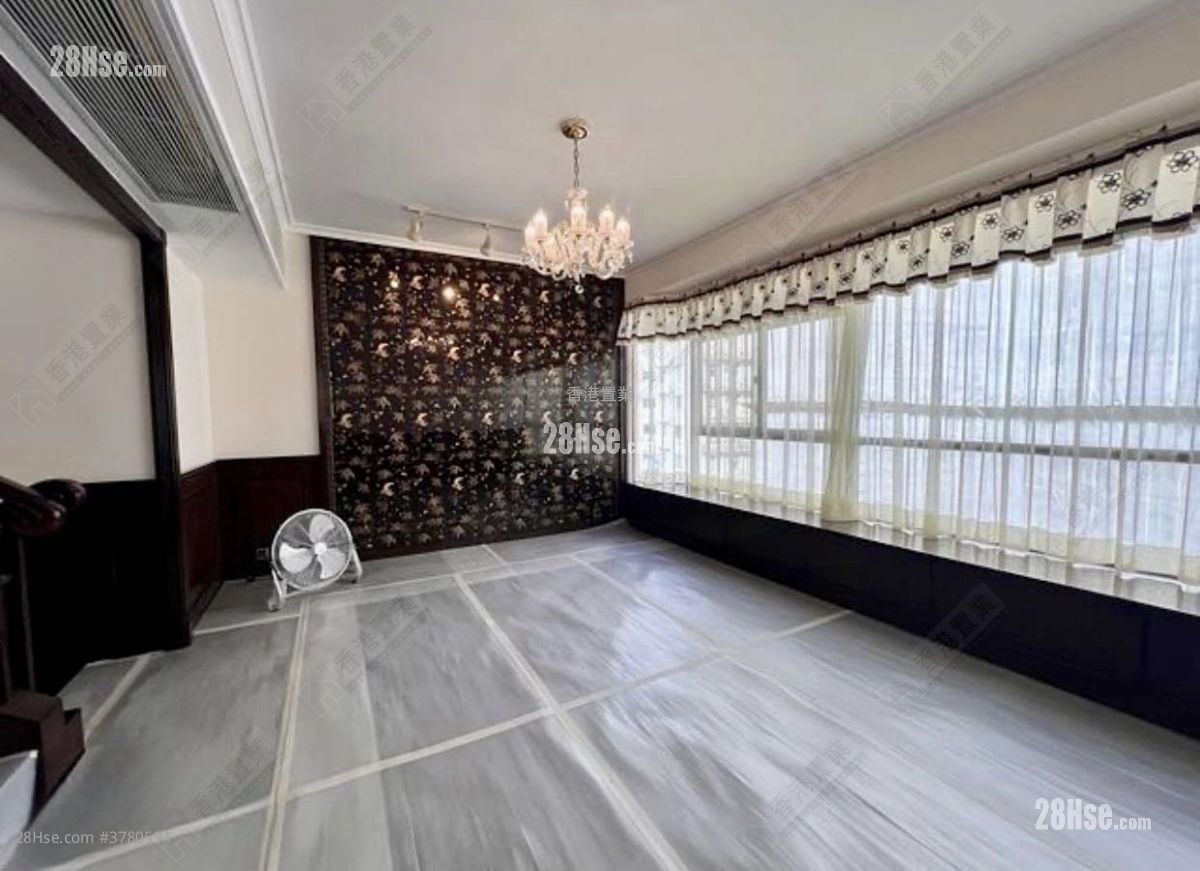 Repulse Bay Heights Sell 3 Bedrooms , 5+ Bathrooms 2,128 ft²