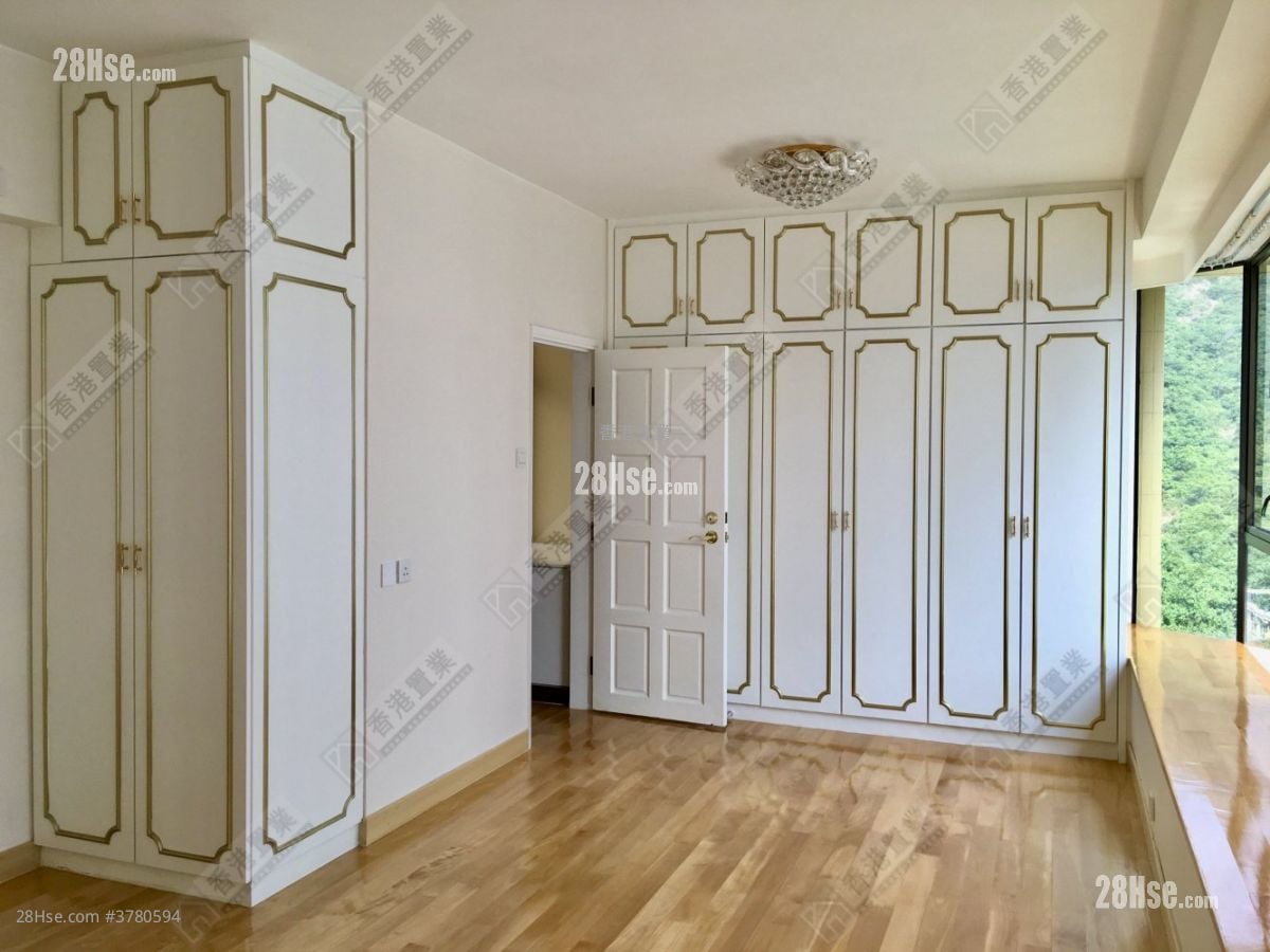 Repulse Bay Heights Sell 3 Bedrooms , 5+ Bathrooms 2,128 ft²