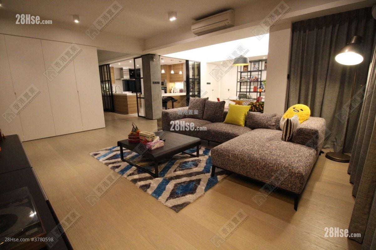 16-20 Broom Road Sell 4 Bedrooms , 2 Bathrooms 1,642 ft²