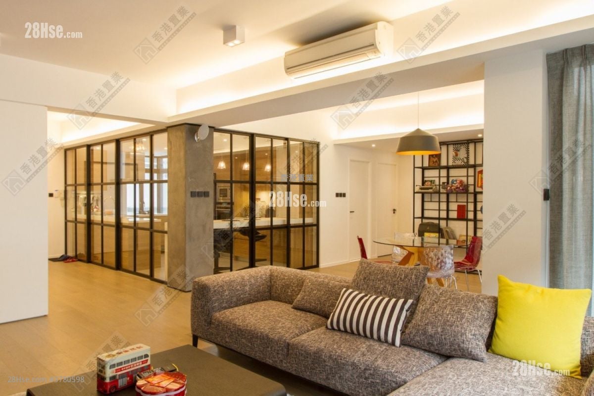 16-20 Broom Road Sell 4 Bedrooms , 2 Bathrooms 1,642 ft²