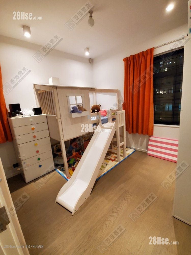 16-20 Broom Road Sell 4 Bedrooms , 2 Bathrooms 1,642 ft²