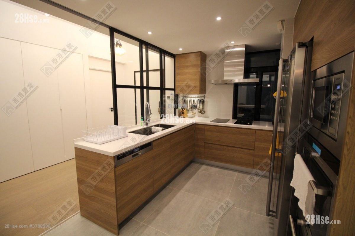 16-20 Broom Road Sell 4 Bedrooms , 2 Bathrooms 1,642 ft²