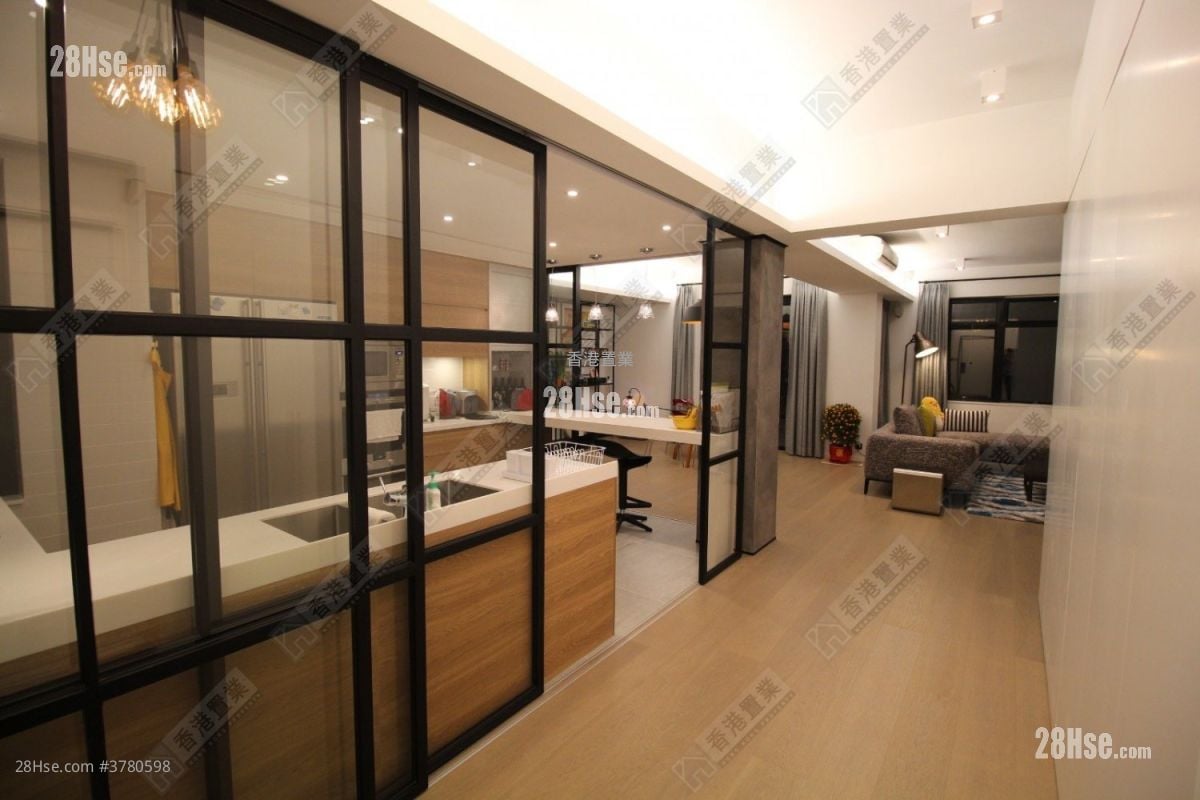 16-20 Broom Road Sell 4 Bedrooms , 2 Bathrooms 1,642 ft²