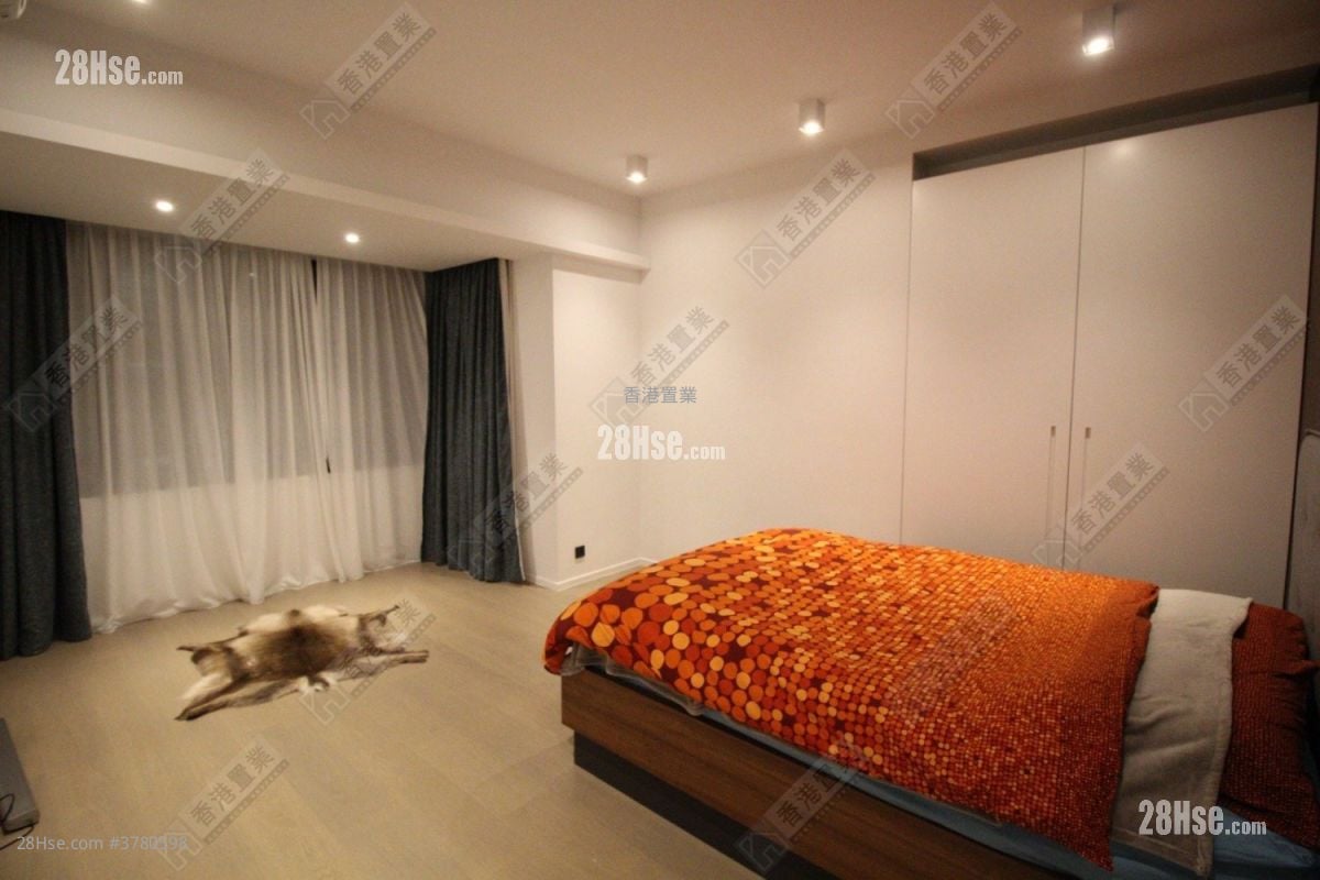 16-20 Broom Road Sell 4 Bedrooms , 2 Bathrooms 1,642 ft²