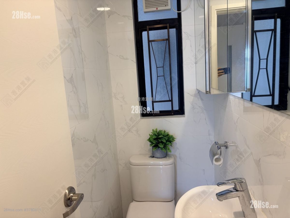 Heng Fa Chuen Sell 3 Bedrooms , 2 Bathrooms 643 ft²