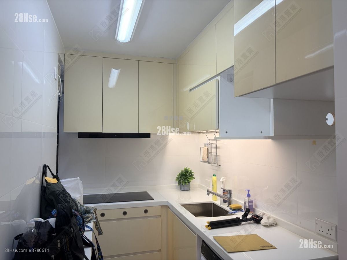 Heng Fa Chuen Sell 3 Bedrooms , 2 Bathrooms 643 ft²