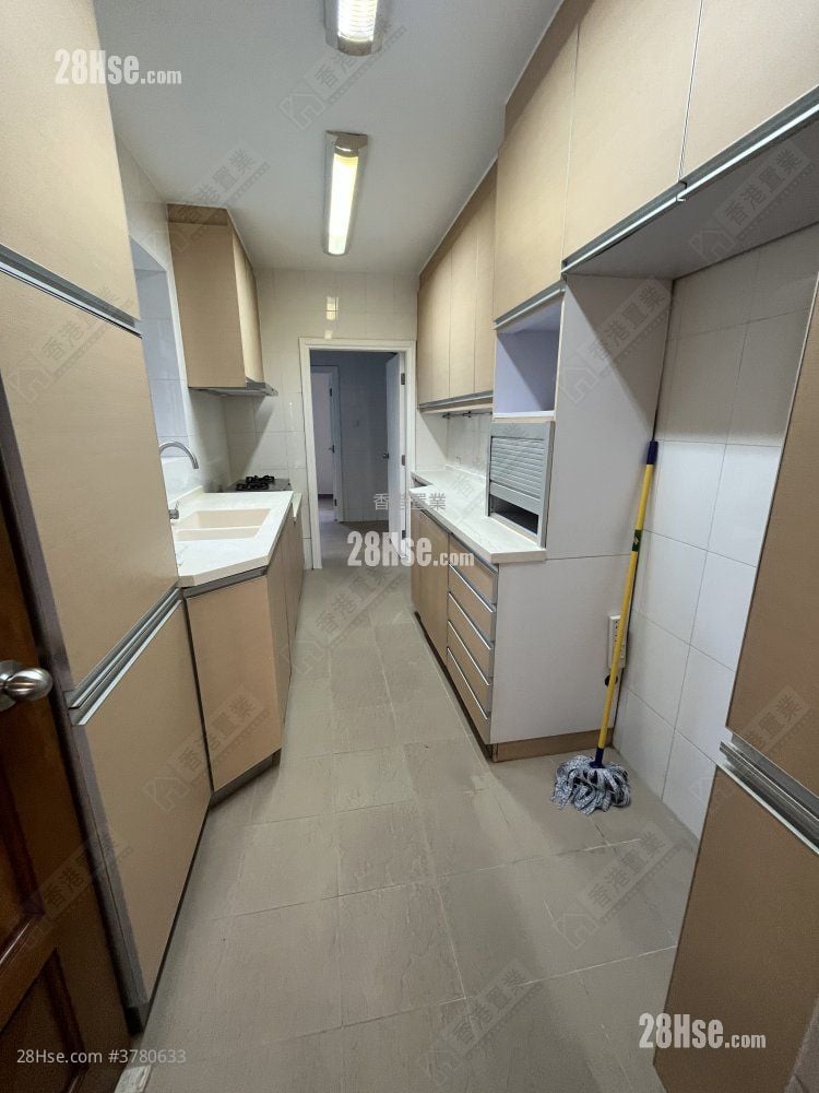 Jolly Villa Rental 3 Bedrooms , 2 Bathrooms 1,208 ft²