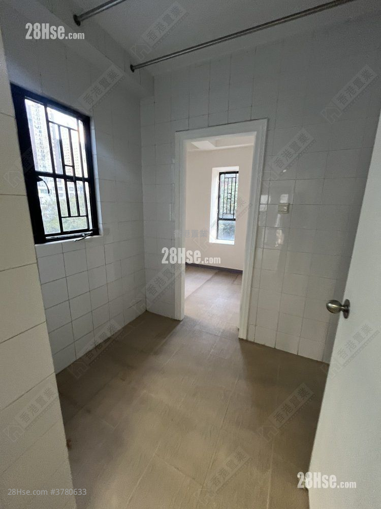 Jolly Villa Rental 3 Bedrooms , 2 Bathrooms 1,208 ft²