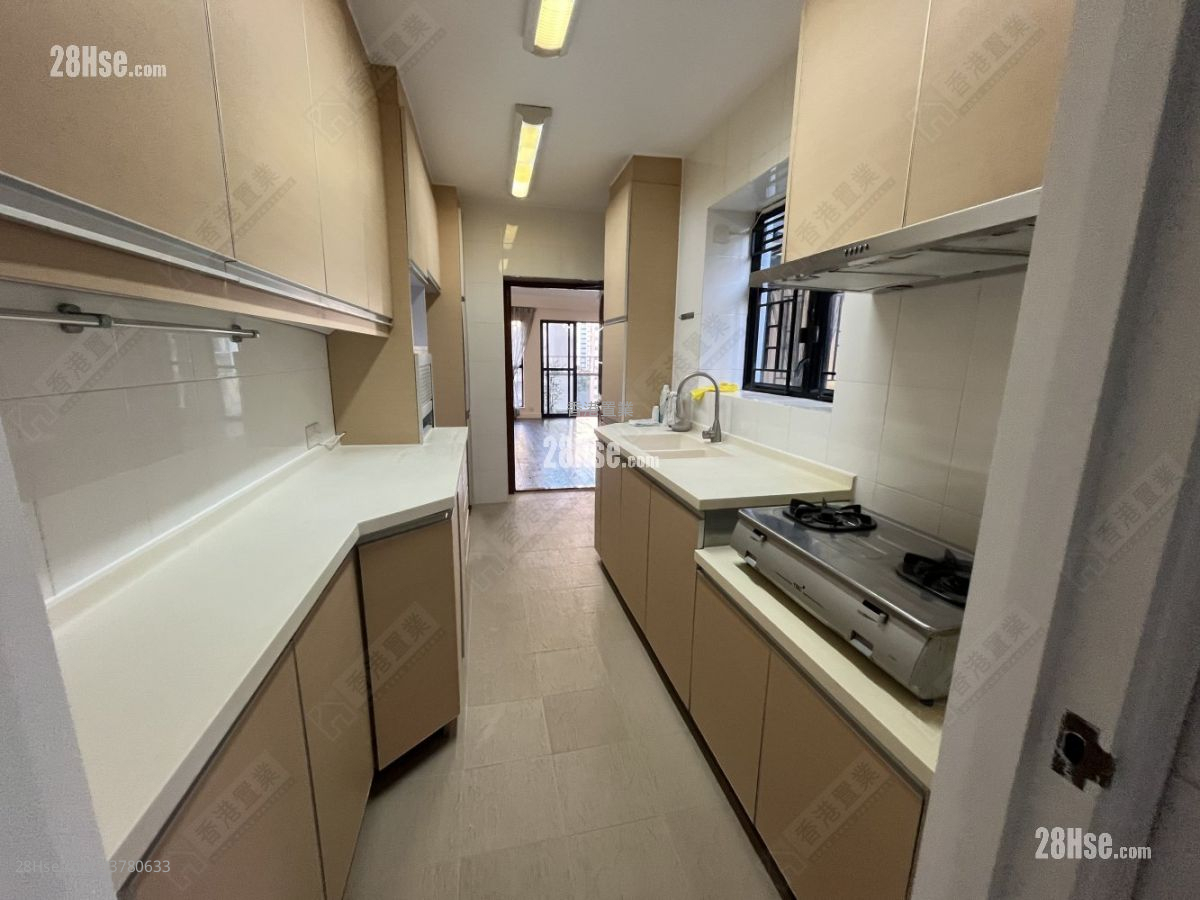 Jolly Villa Rental 3 Bedrooms , 2 Bathrooms 1,208 ft²