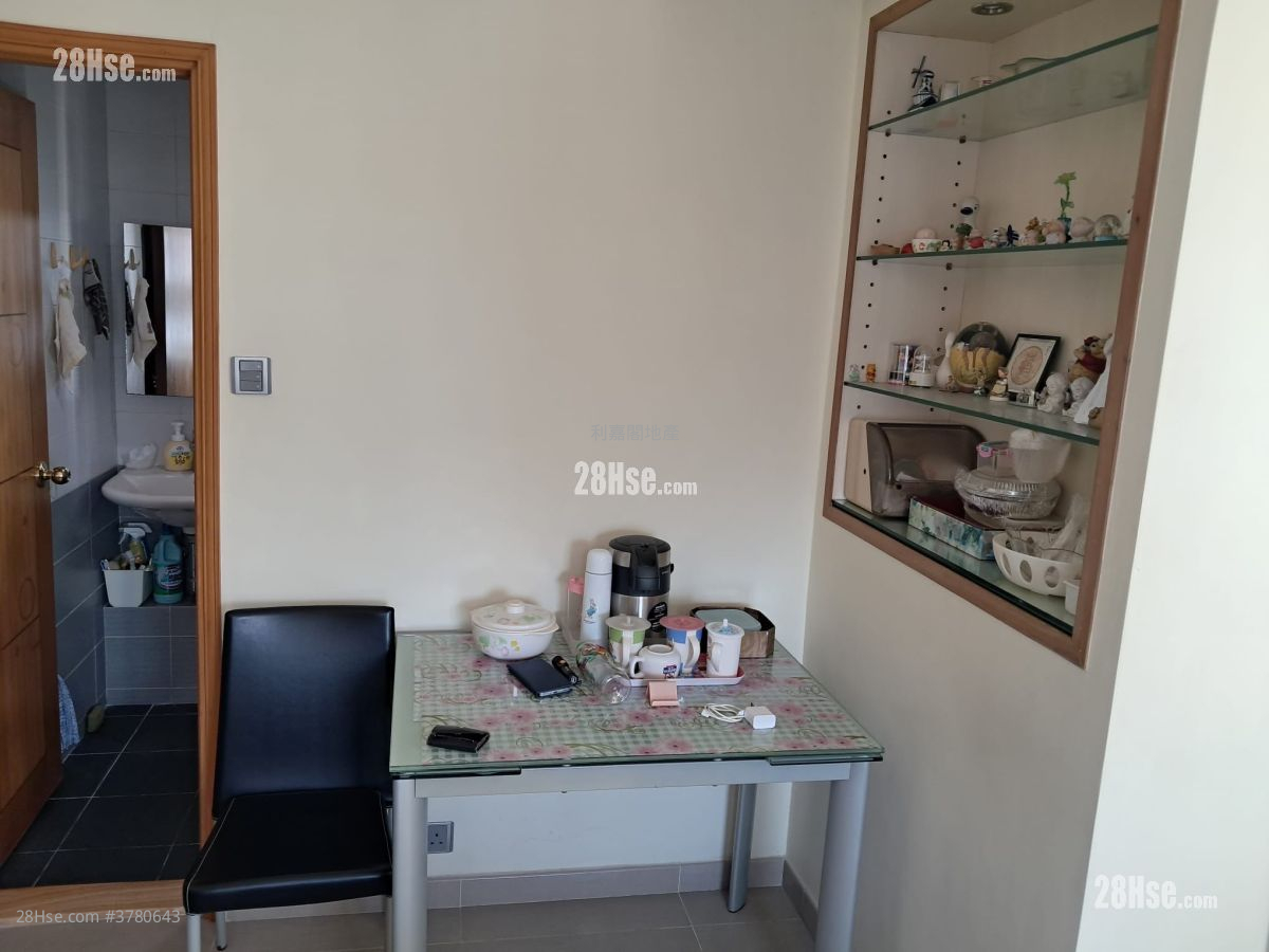 Tai Po Centre Sell 2 Bedrooms , 1 Bathroom 361 ft²