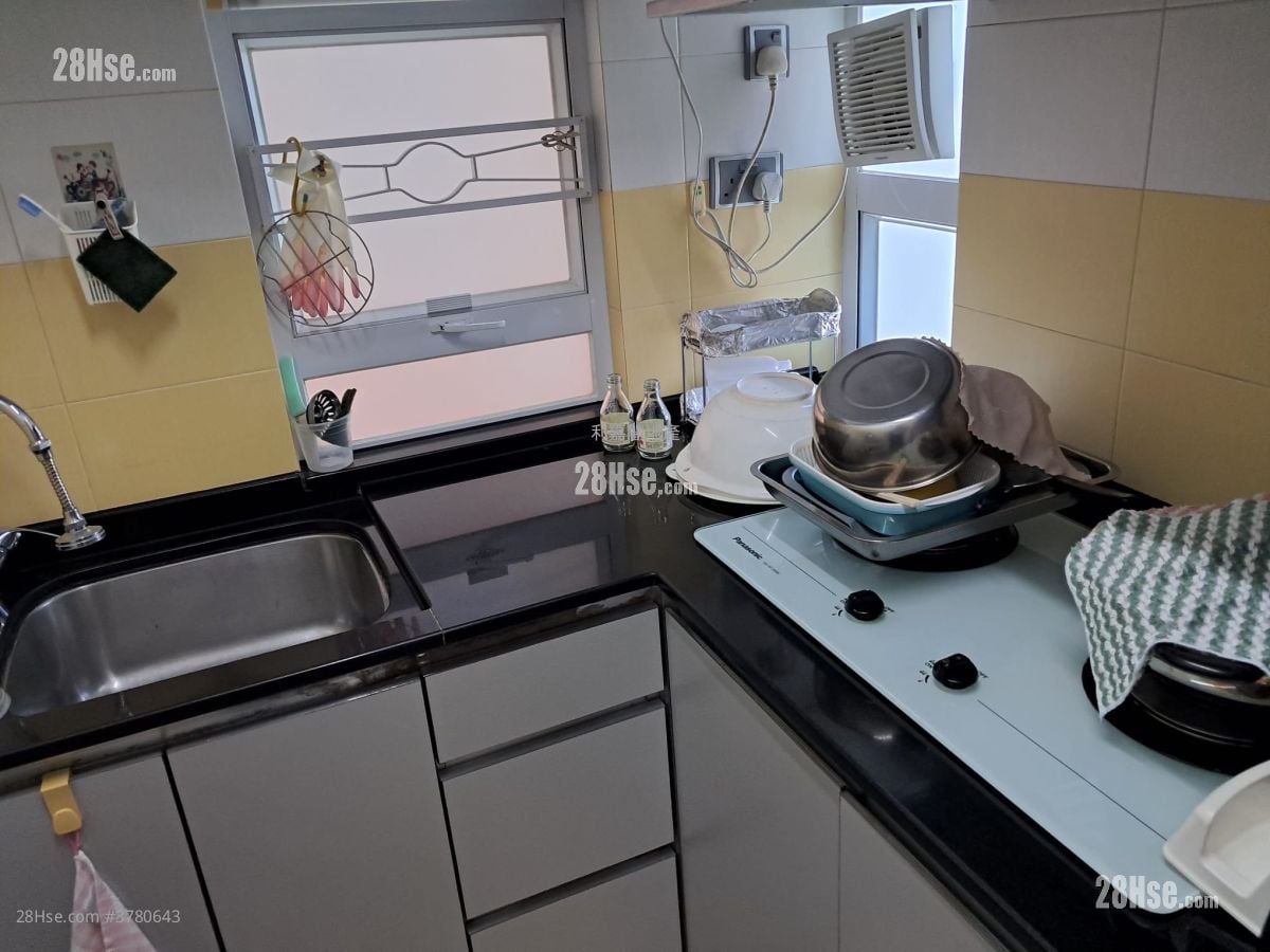 Tai Po Centre Sell 2 Bedrooms , 1 Bathroom 361 ft²