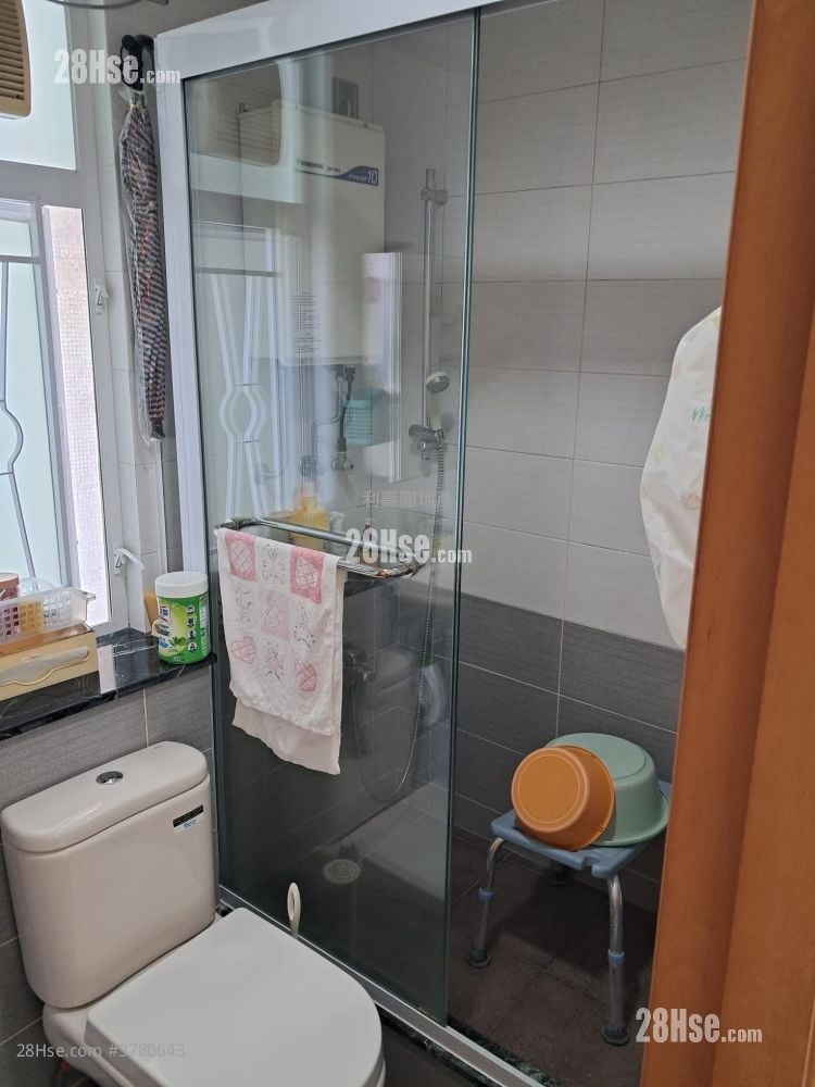 Tai Po Centre Sell 2 Bedrooms , 1 Bathroom 361 ft²
