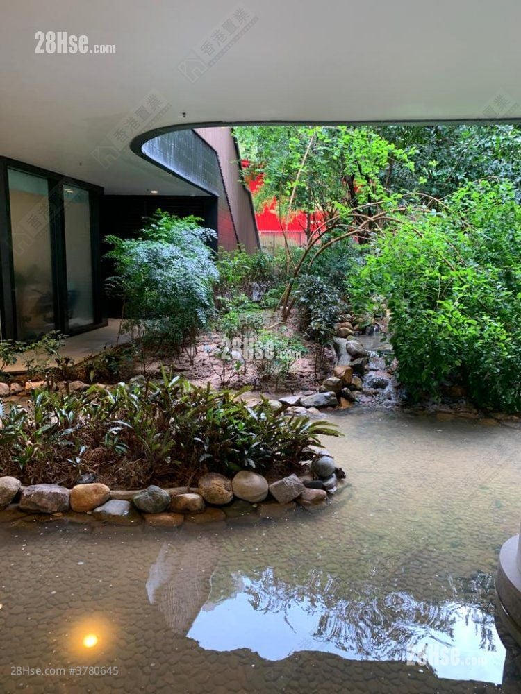 Fleur Pavilia Sell 3 Bedrooms , 3 Bathrooms 879 ft²