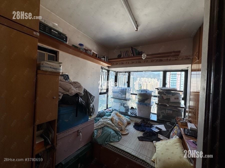 San Po Kong Plaza Sell 2 Bedrooms , 1 Bathroom 461 ft²