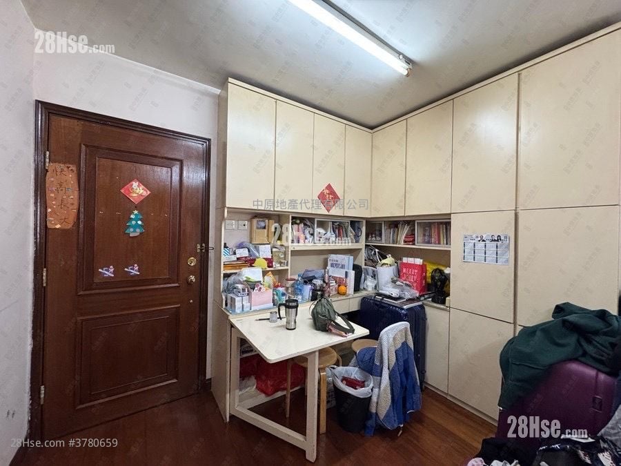 San Po Kong Plaza Sell 2 Bedrooms , 1 Bathroom 461 ft²