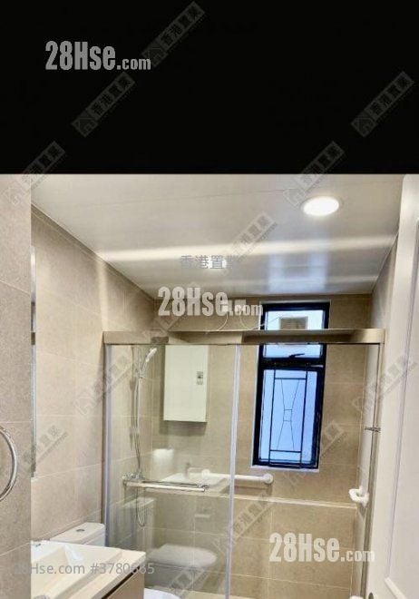 Beverly Hill Sell 4 Bedrooms , 3 Bathrooms 1,346 ft²