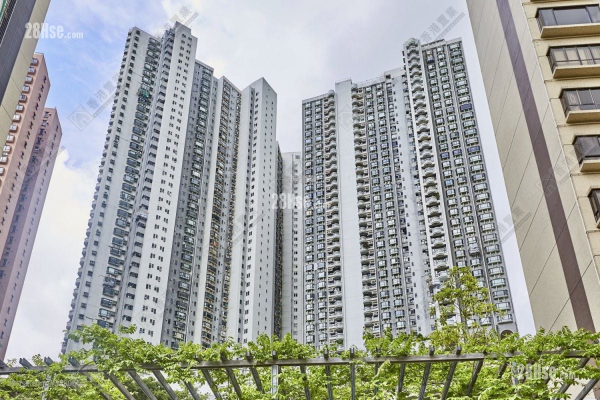 Beverly Hill Sell 4 Bedrooms , 3 Bathrooms 1,346 ft²